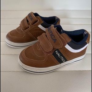 Nautica Toddler shoes. Size 5